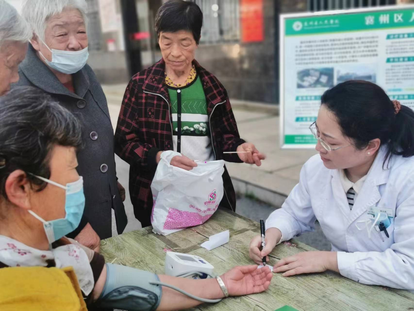 卒中：重在預防！襄州區(qū)人民醫(yī)院神經內科開展系列義診活動